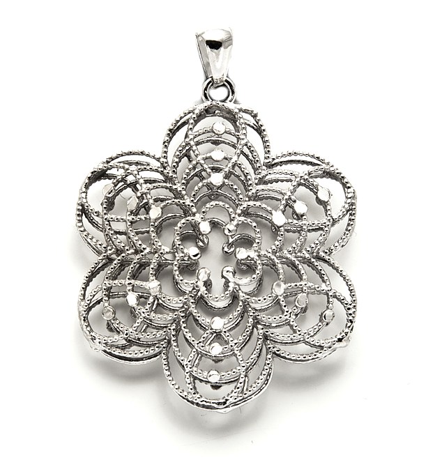 Filigree star shaped silver pendant